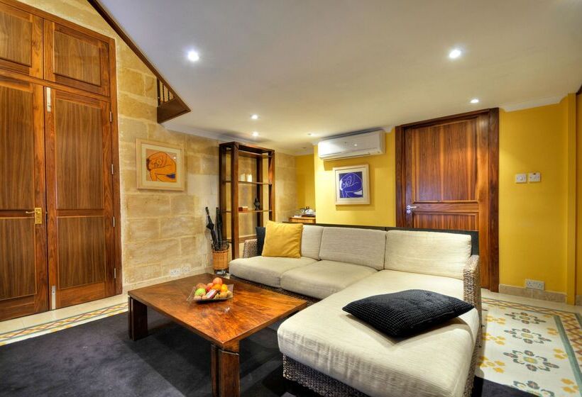 سوییت لوکس, Ax Palazzo Capua