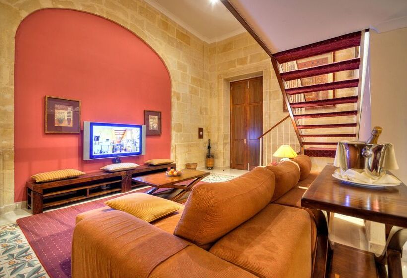 سوییت سوپریور, Ax Palazzo Capua