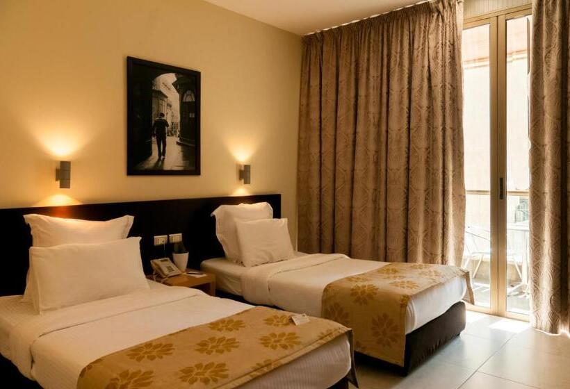 חדר סופריור, The Parisian