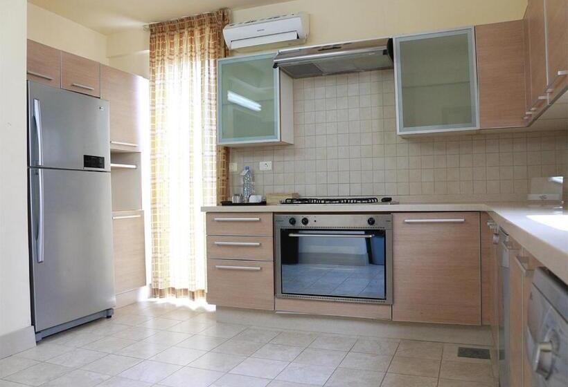 דירת פנטהאוז 2 חדרי שינה, The Parisian