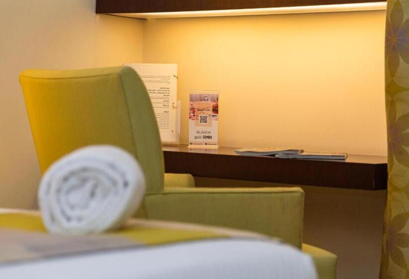 חדר דלוקס, The Parisian