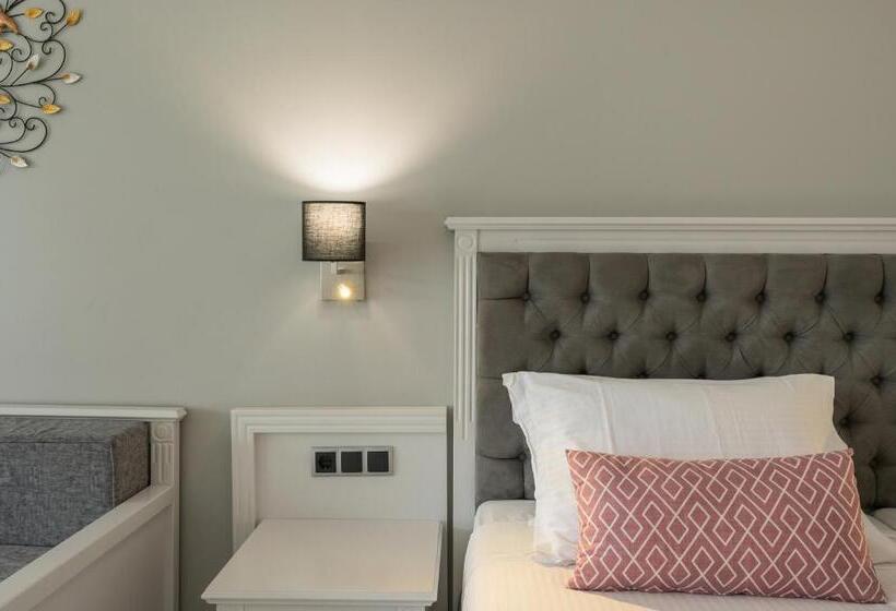 サイドオーシャンビュースタンダードルーム, Vantaris Palace