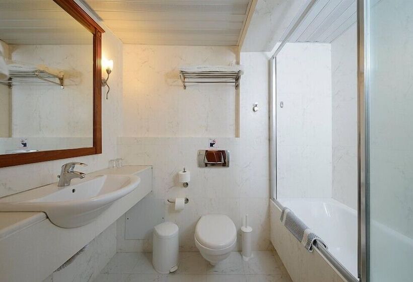 プール付きジュニアスイート, Vantaris Palace