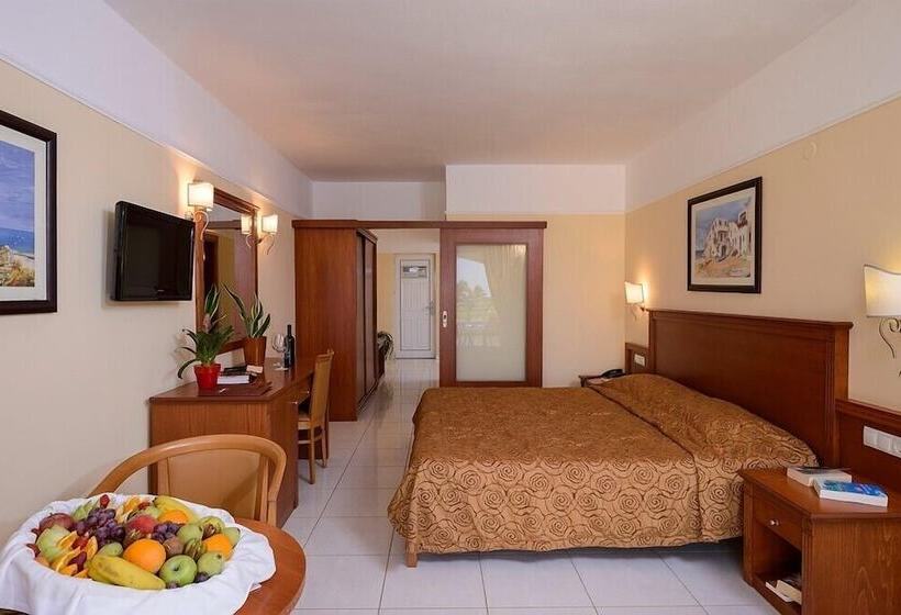 プール付きジュニアスイート, Vantaris Palace