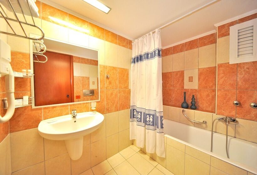 디럭스 스튜디오, Pelopas