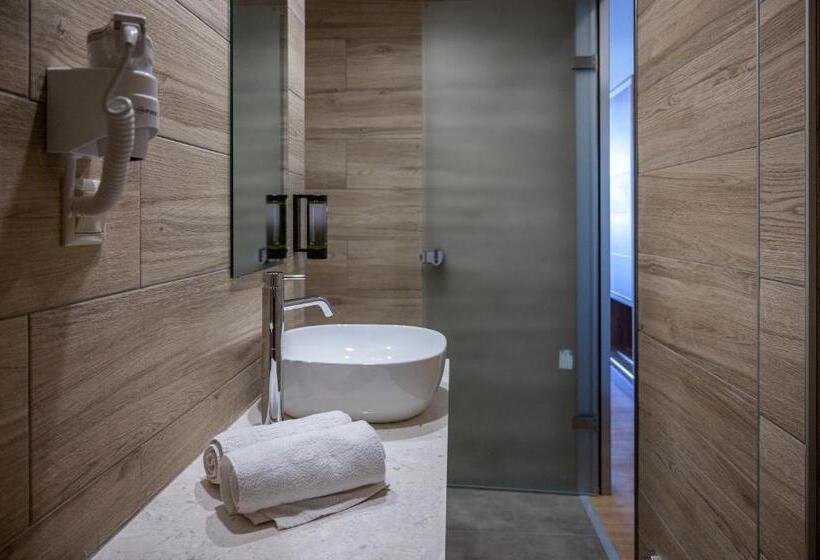 디럭스 스튜디오, Pelopas