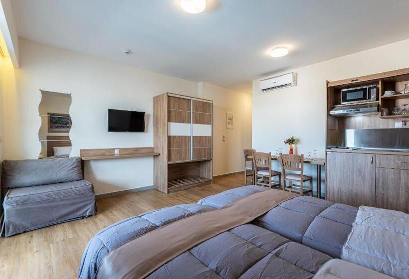 디럭스 스튜디오, Pelopas