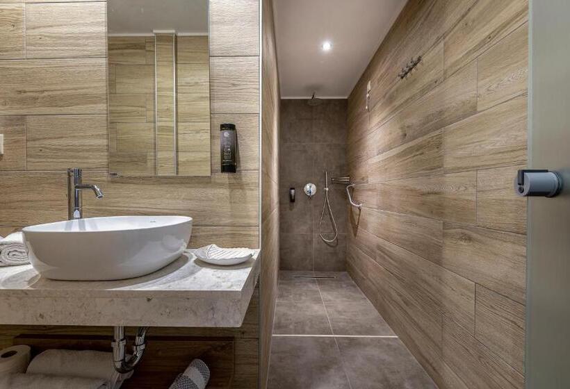 디럭스 스튜디오, Pelopas