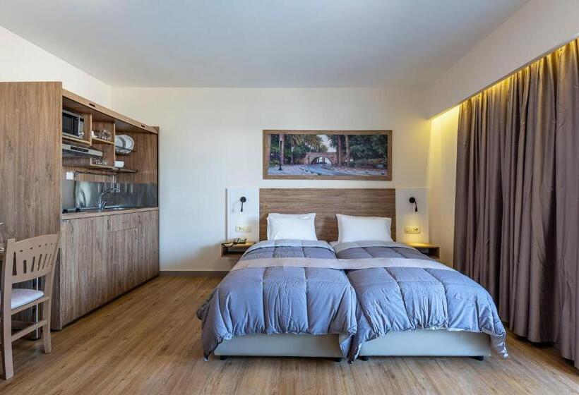 디럭스 스튜디오, Pelopas