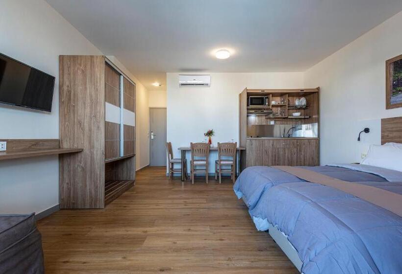 디럭스 스튜디오, Pelopas