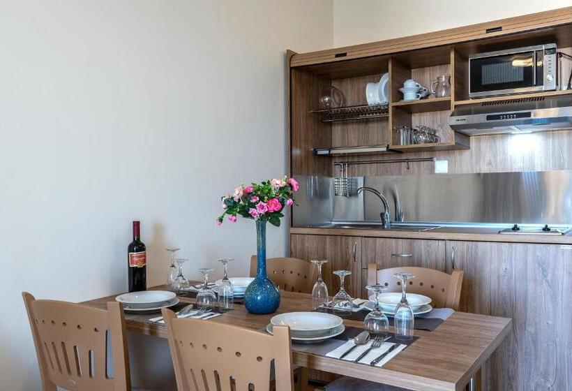 디럭스 스위트, Pelopas