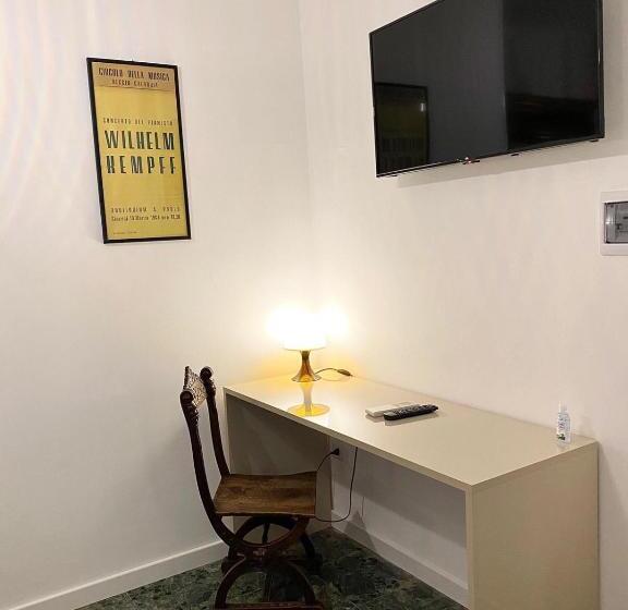 اتاق کلاسیک سه تخته, Al Teatro