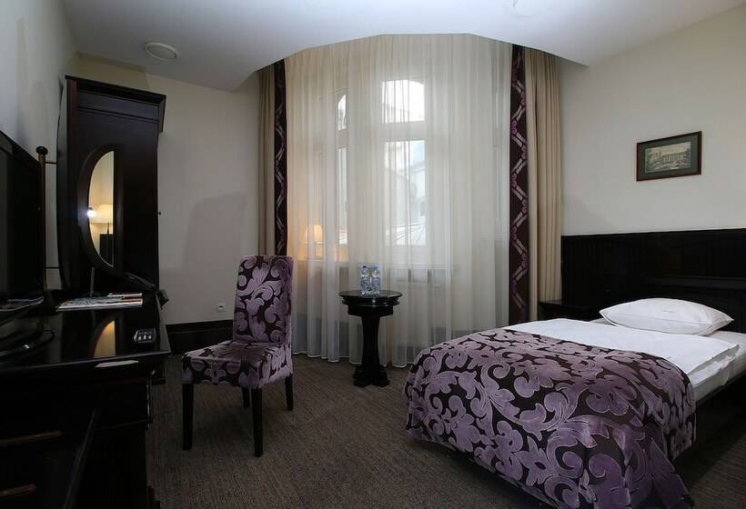 اتاق سوپریور یک تخته, Brovaria