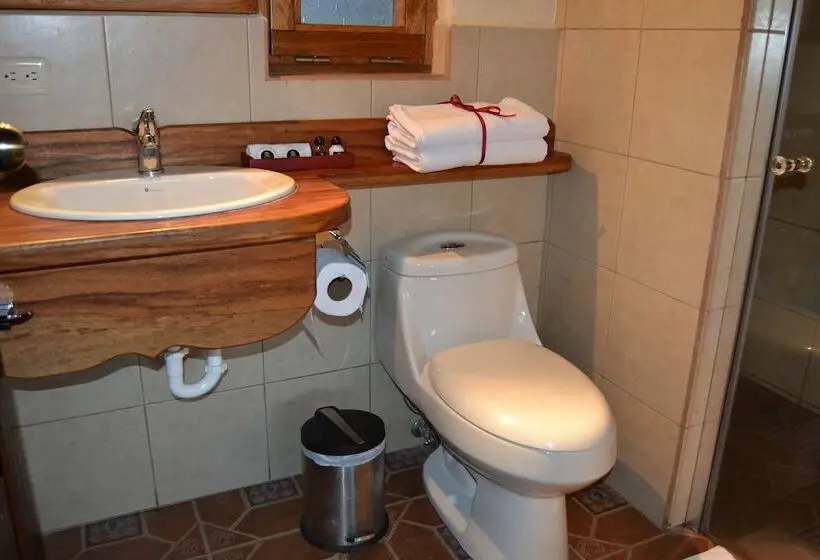 Standard Kolmen Hengen Huone Näkymä, Ilatoa Lodge