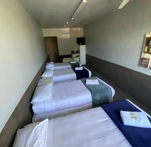 اتاق استاندارد چهار تخته, Rotorua Citizens Club