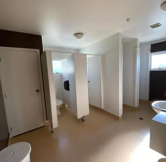 اتاق استاندارد با سرویس بهداشتی مشترک, Rotorua Citizens Club