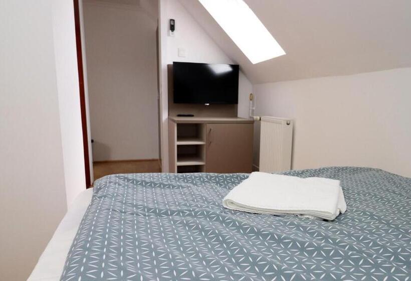 家庭间, Villa Galagonya I. Ii