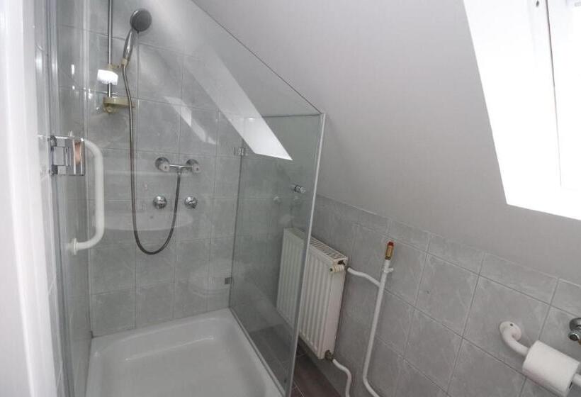 标准三人间, Villa Galagonya I. Ii