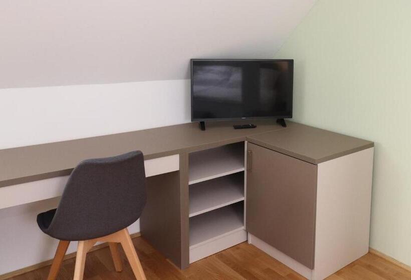 标准三人间, Villa Galagonya I. Ii