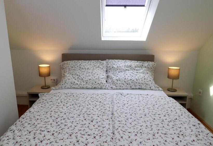 标准三人间, Villa Galagonya I. Ii