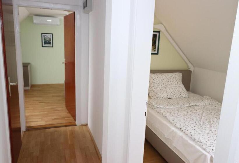 Номер Стандарт Трехместный, Villa Galagonya I. Ii