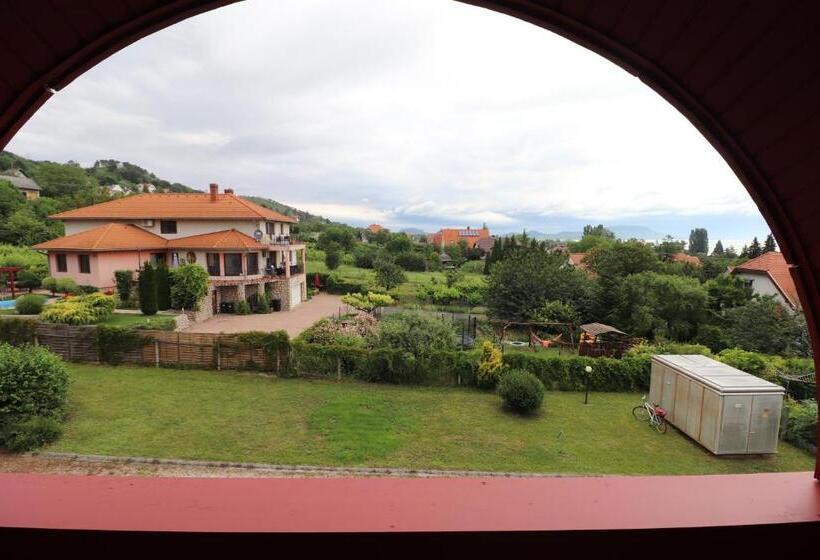 带阳台标准四人间, Villa Galagonya I. Ii