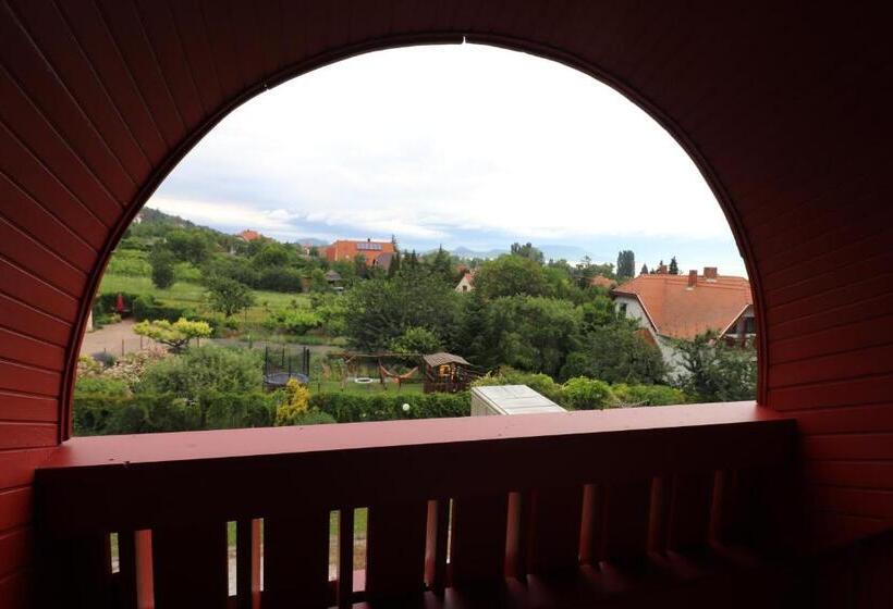 带阳台标准四人间, Villa Galagonya I. Ii