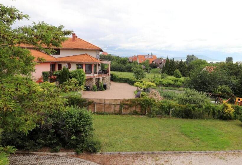 家庭间, Villa Galagonya I. Ii