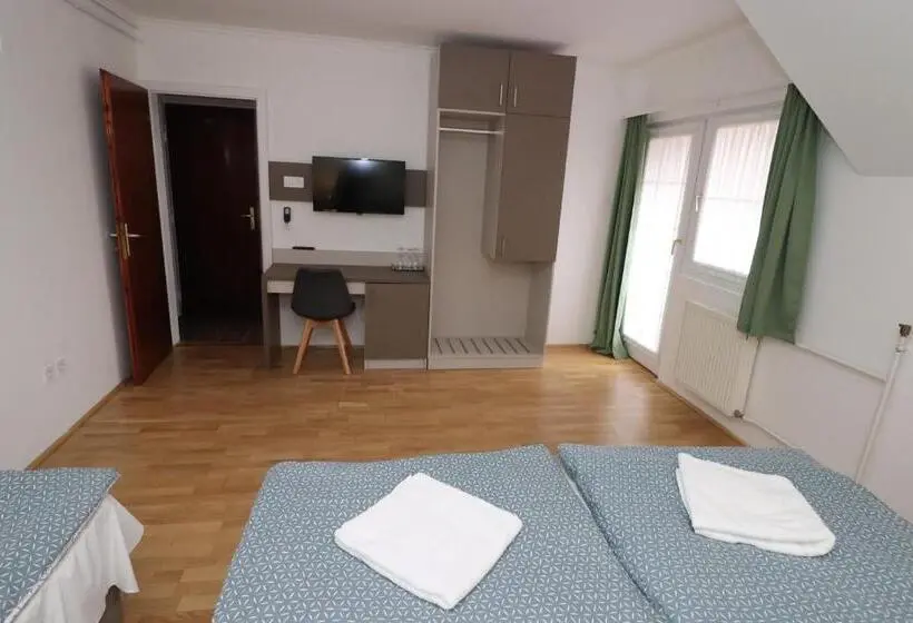 バルコニー付きスタンダードトリプルルーム, Villa Galagonya I. Ii