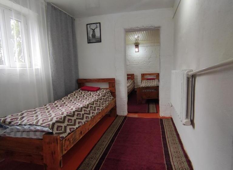 اتاق استاندارد سه نفره, Kurjun