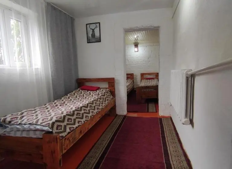 اتاق استاندارد سه نفره, Kurjun