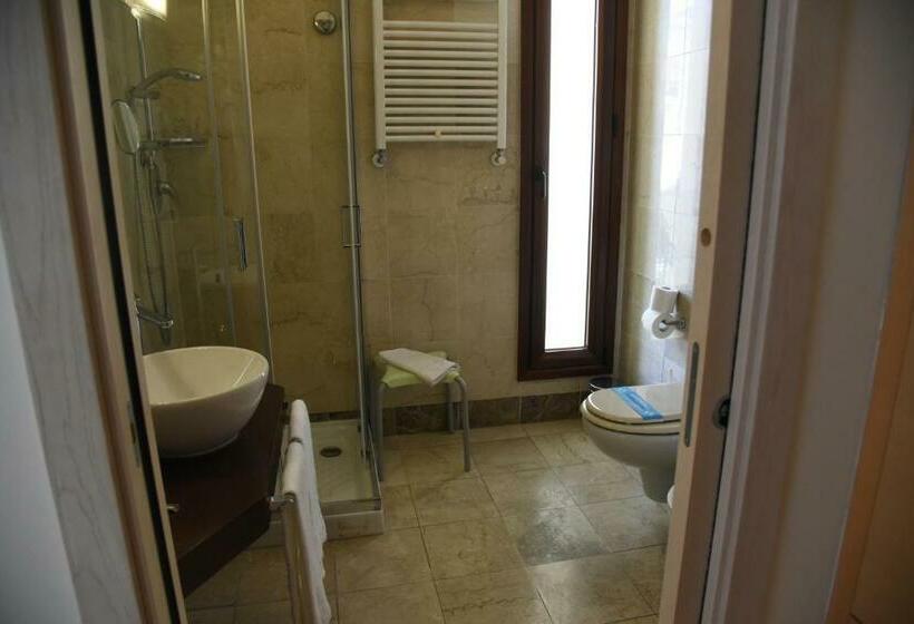 غرفة سوبيريور ثلاثية, Duca D Aosta