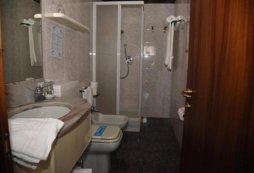 غرفة قياسية رباعية, Duca D Aosta