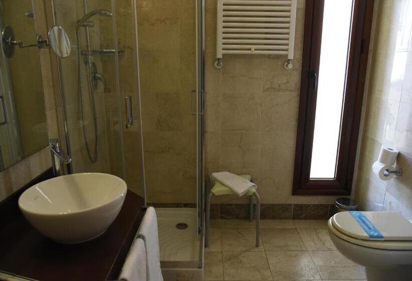 غرفة سوبيريور ثلاثية, Duca D Aosta