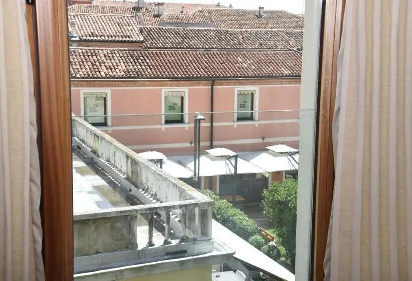 スーペリアの４人部屋, Duca D Aosta