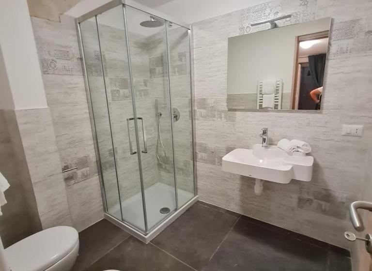 اتاق لوکس, Lithoss