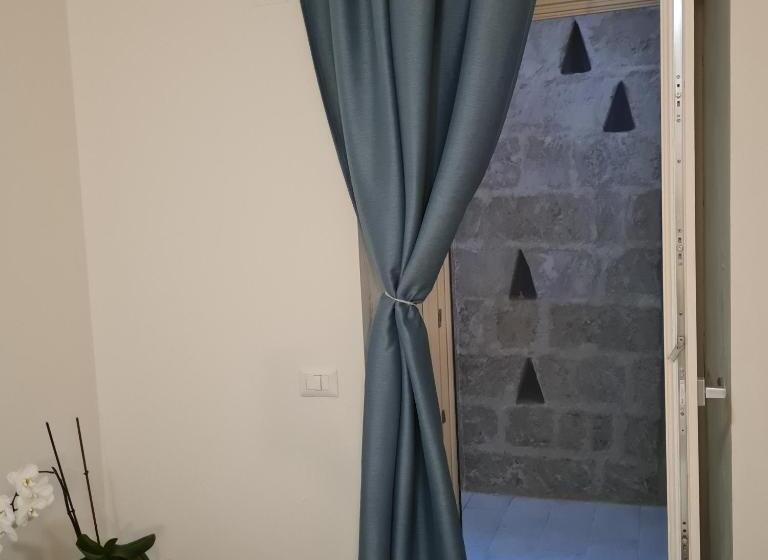 اتاق لوکس, Lithoss