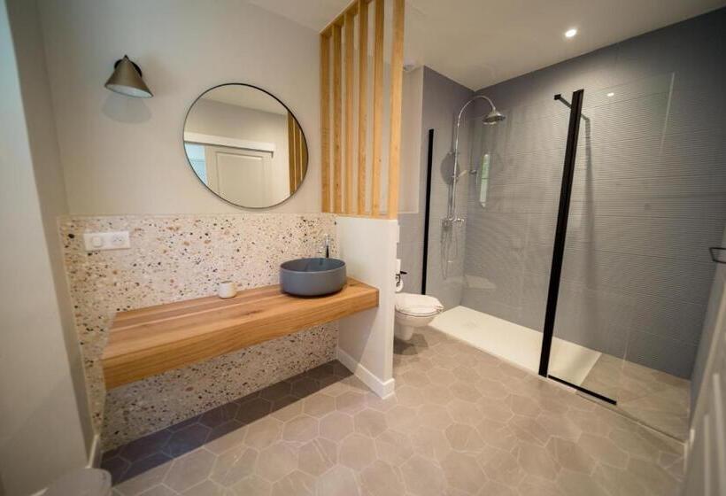 デラックスルーム, Une Histoire De Famille