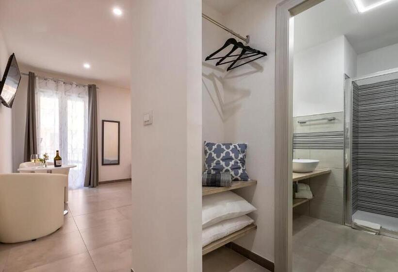 Habitació Deluxe, Atteros