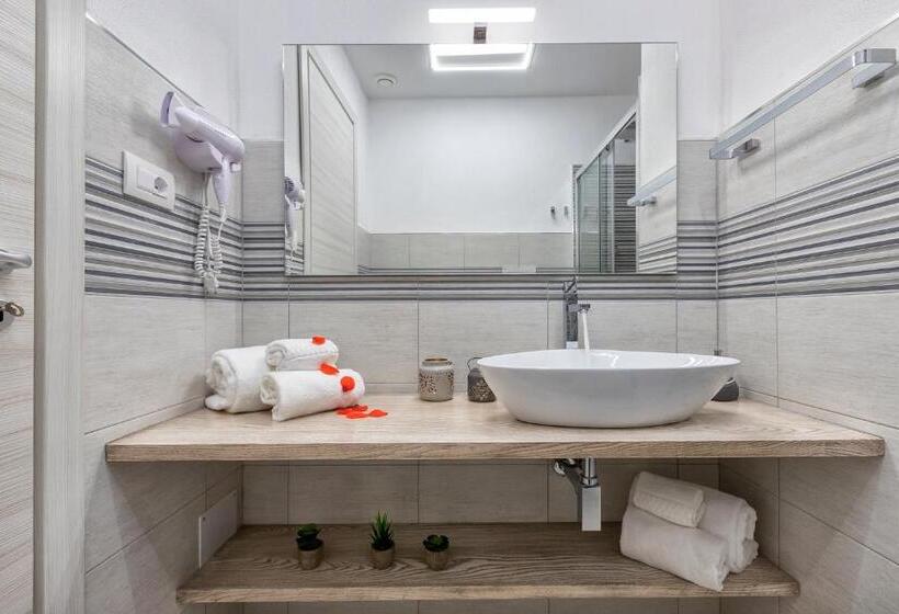 Habitació Deluxe, Atteros