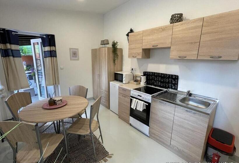 带1个卧室的带阳台的公寓, Penzion Villa Amélie