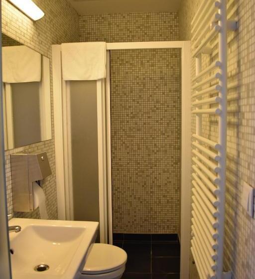 חדר משפחתי, Zsolnay Negyed Vendégháza