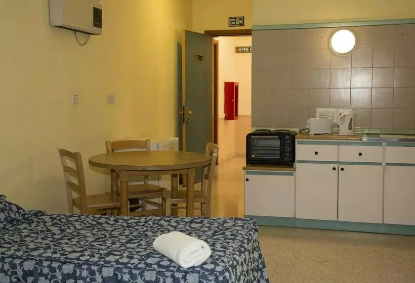 استودیوی استاندارد, Burlington Apartments