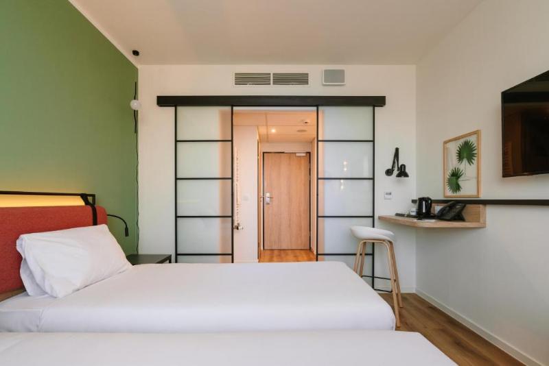 サイドオーシャンビュースタンダードルーム, Alianthos Garden