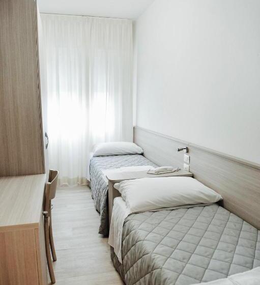 חדר אקונומי יחיד, Anny