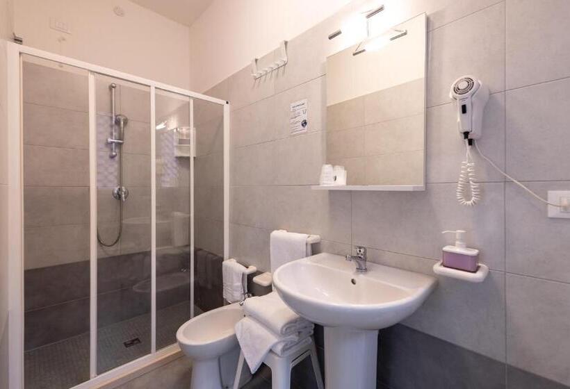 חדר סטנדרט, Anny