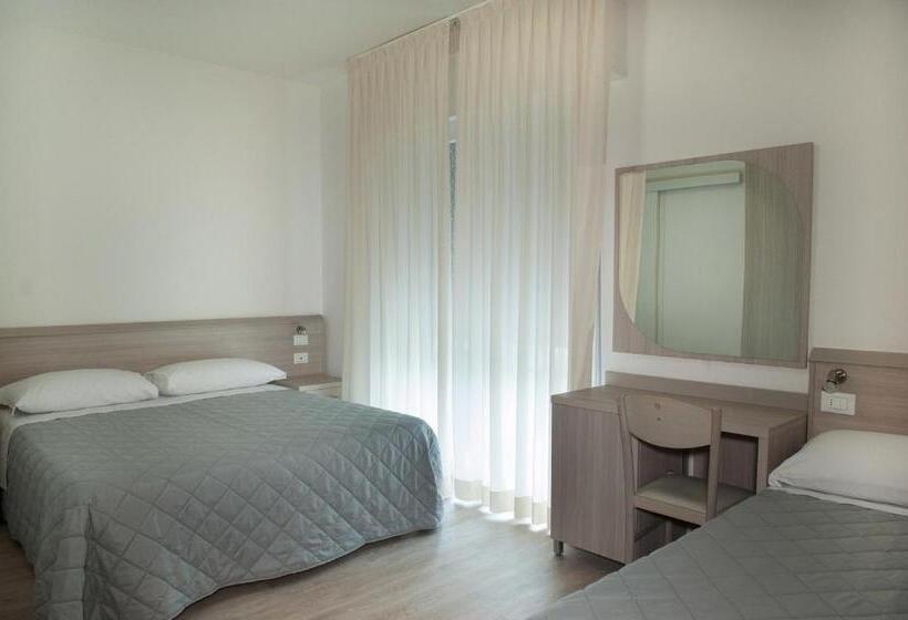 חדר אקונומי לשלושה, Anny