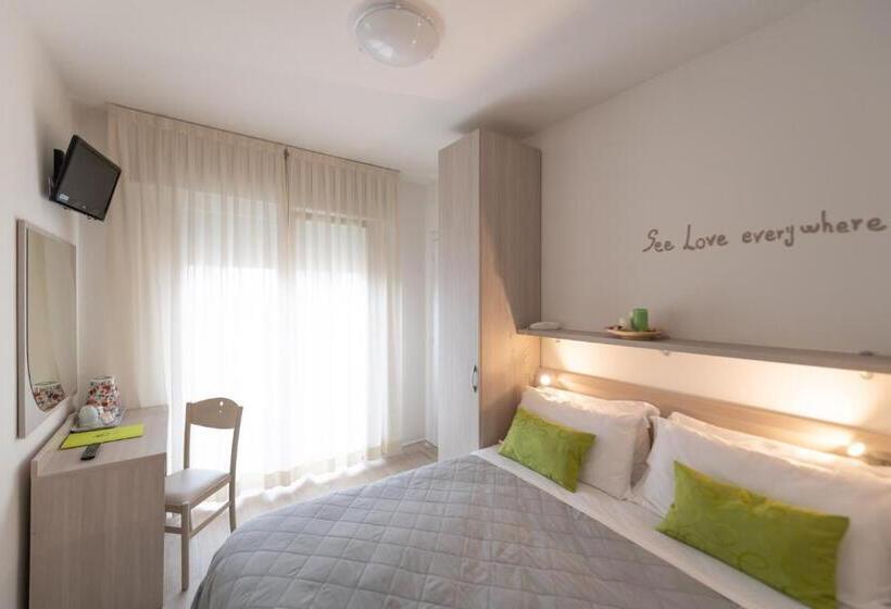 חדר סטנדרט עם מרפסת, Anny