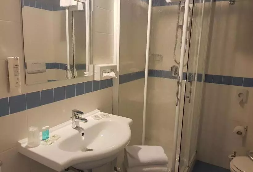 Standard Kolmen Hengen Huone, B&B HOTEL Mantova Cristallo