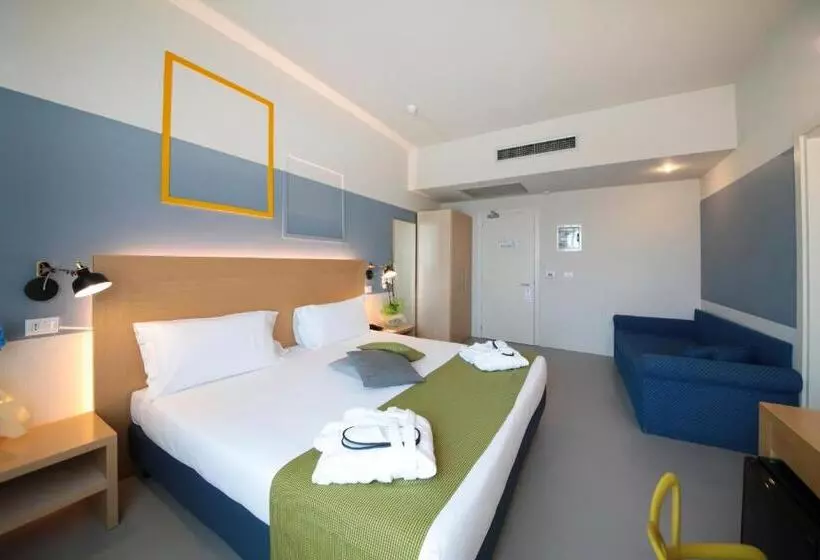 Standard Kolmen Hengen Huone, B&B HOTEL Mantova Cristallo